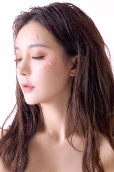 动漫女扒开腿爆乳无遮挡